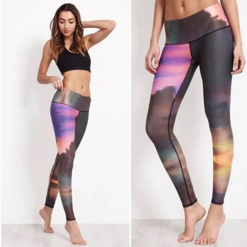 Teeki Clouds Hot Pant Leggings